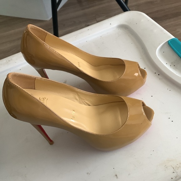 Red bottoms - Picture 2 of 3